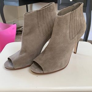 Halogen size 8.5 heels